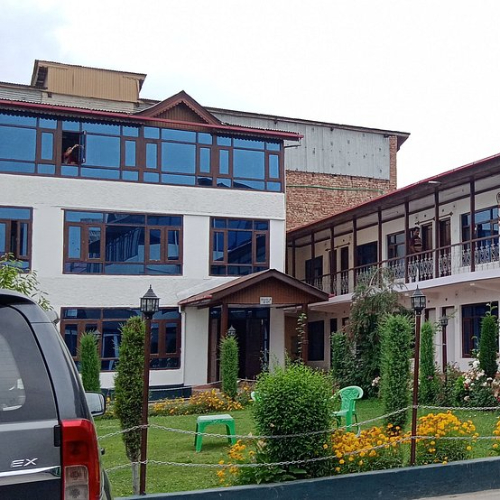 Luxury Inn, Srinagar