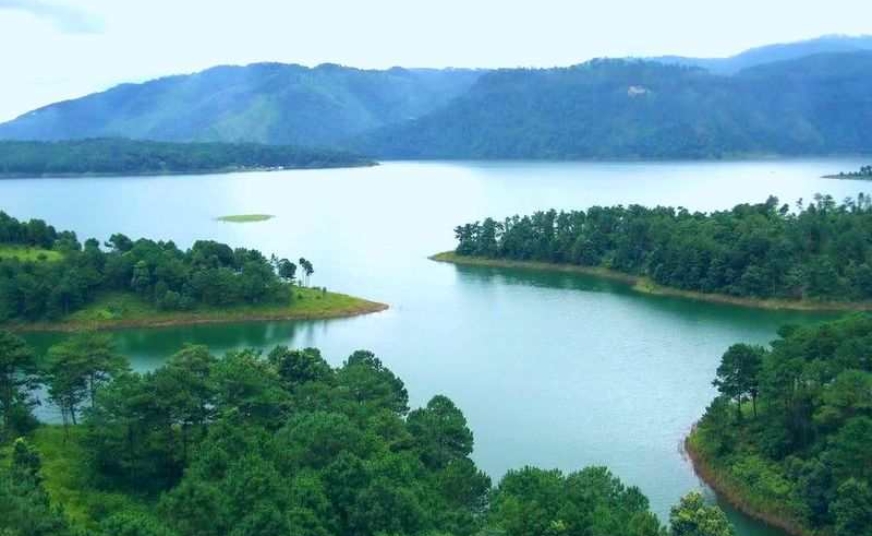 UMIAM LAKE (SHILLONG)